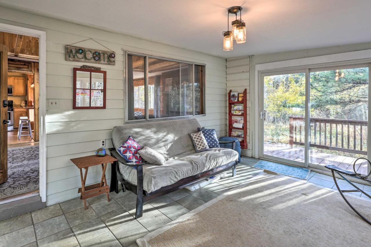 Stunning Golden Home With Deck About 35 Mi To Denver! Exterior photo