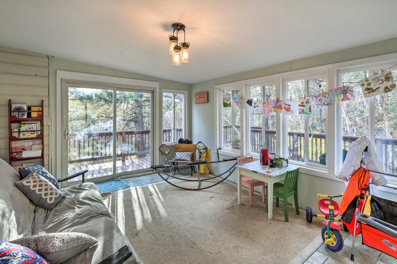 Stunning Golden Home With Deck About 35 Mi To Denver! Exterior photo