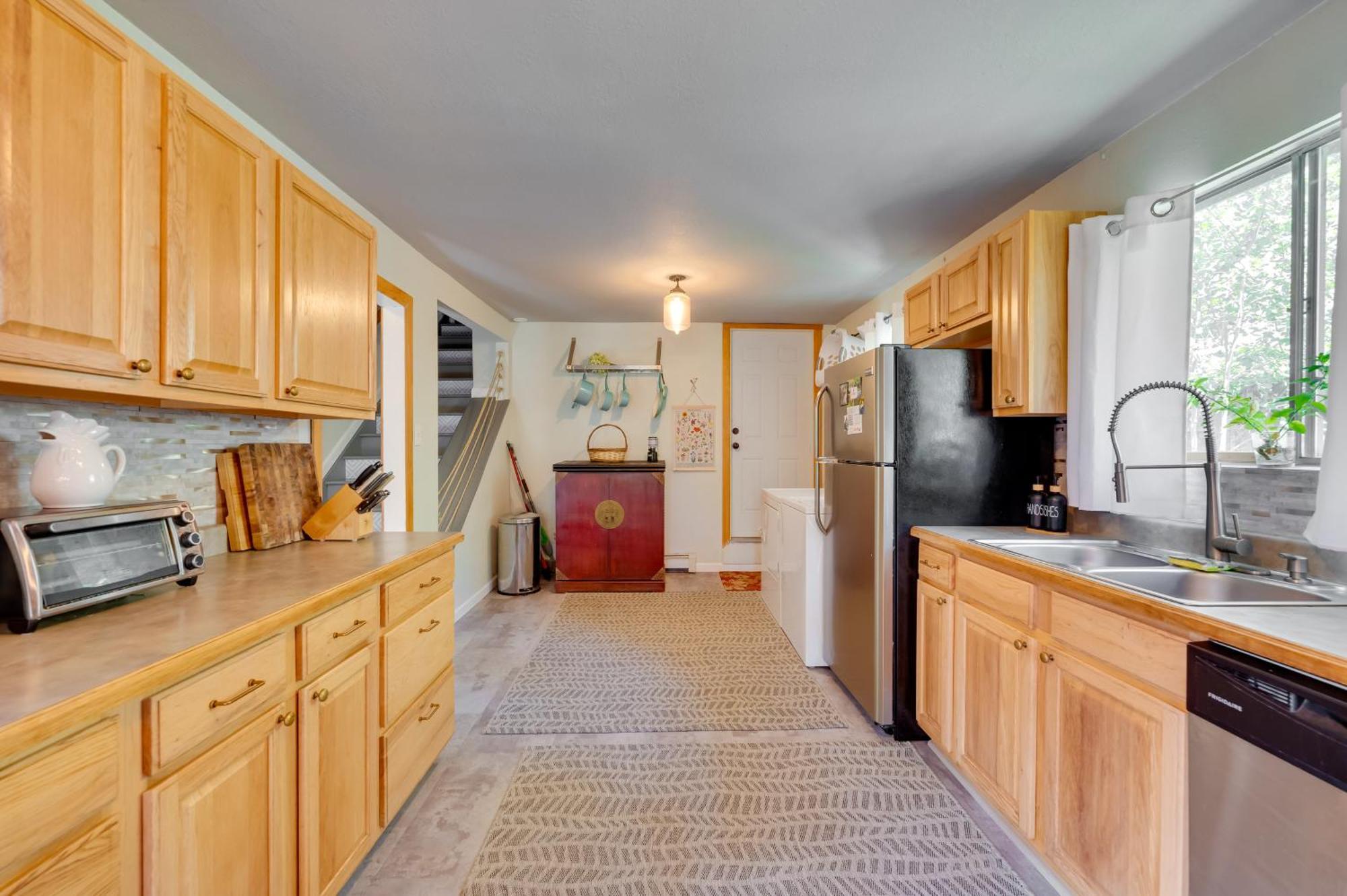 Stunning Golden Home With Deck About 35 Mi To Denver! Exterior photo