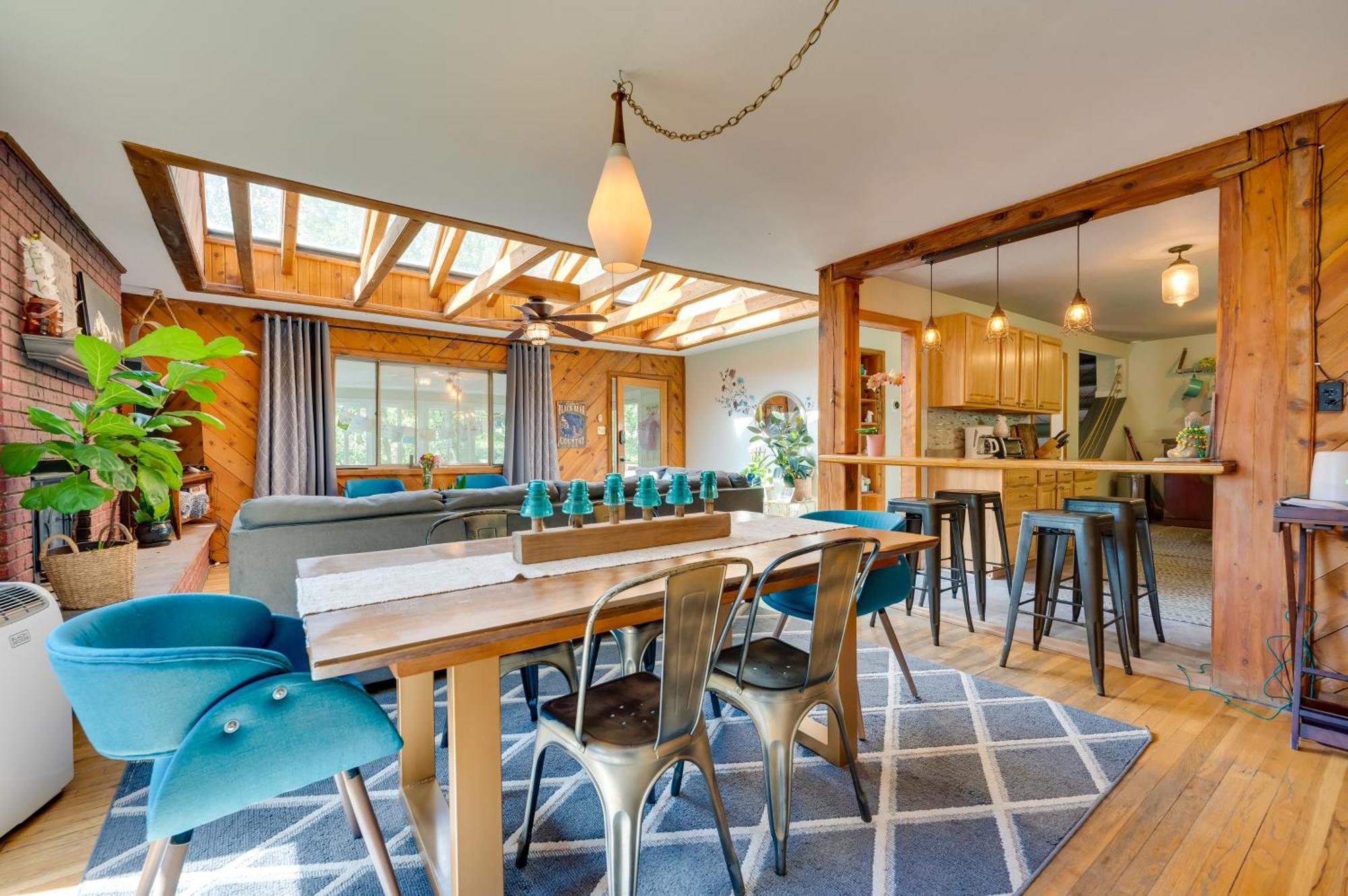 Stunning Golden Home With Deck About 35 Mi To Denver! Exterior photo