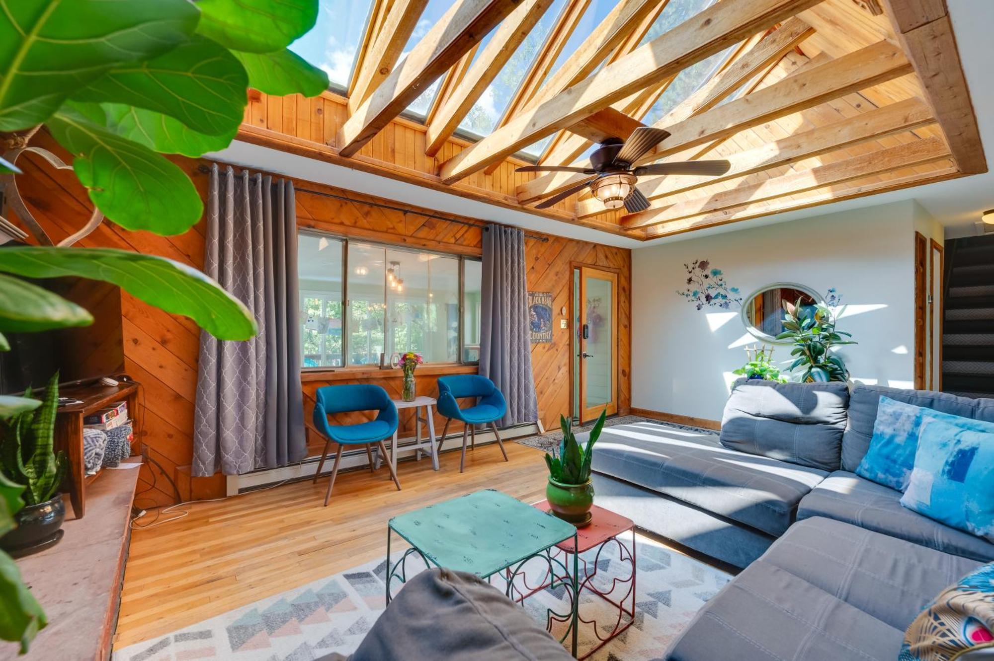 Stunning Golden Home With Deck About 35 Mi To Denver! Exterior photo