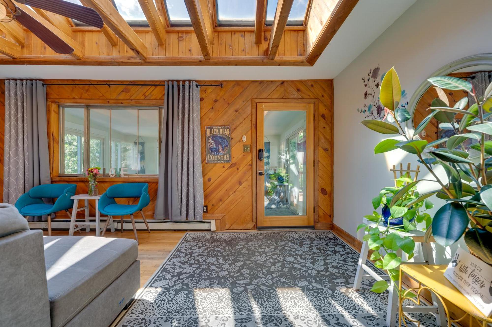 Stunning Golden Home With Deck About 35 Mi To Denver! Exterior photo