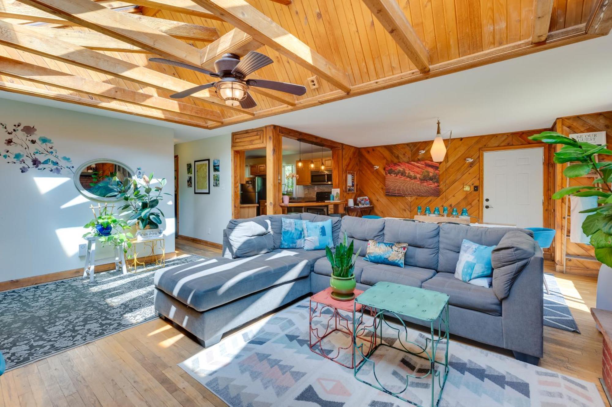 Stunning Golden Home With Deck About 35 Mi To Denver! Exterior photo