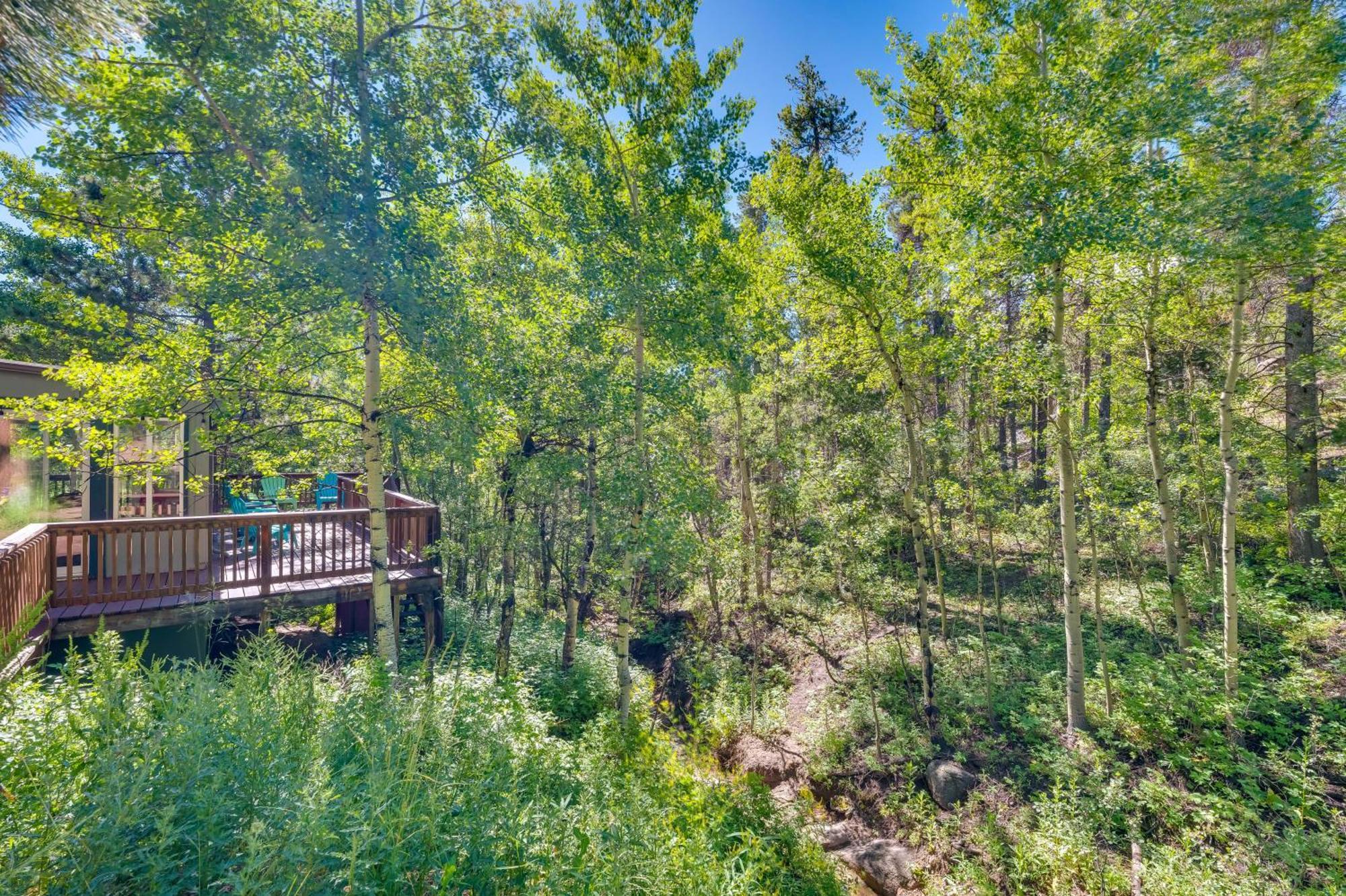 Stunning Golden Home With Deck About 35 Mi To Denver! Exterior photo