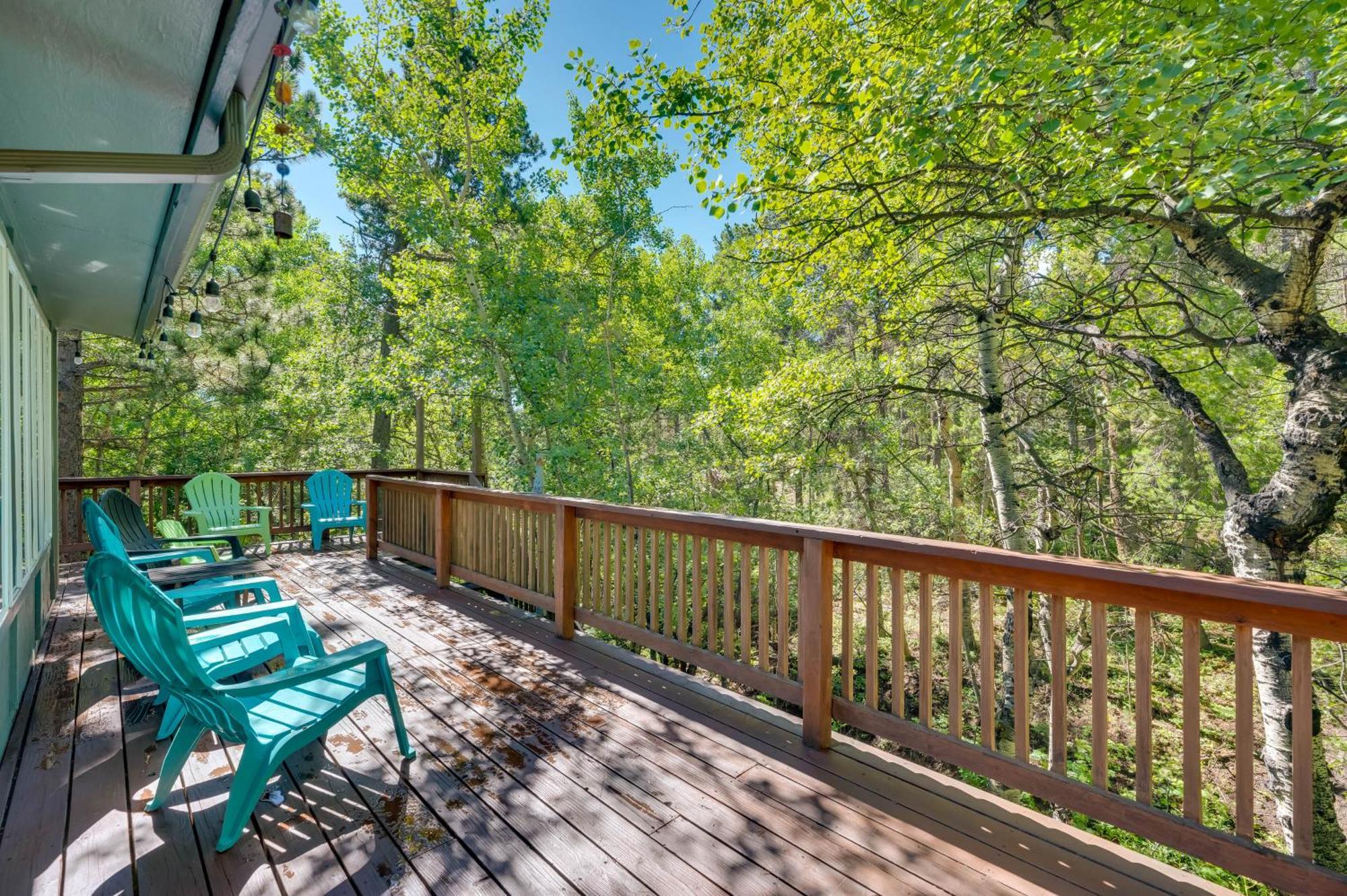 Stunning Golden Home With Deck About 35 Mi To Denver! Exterior photo
